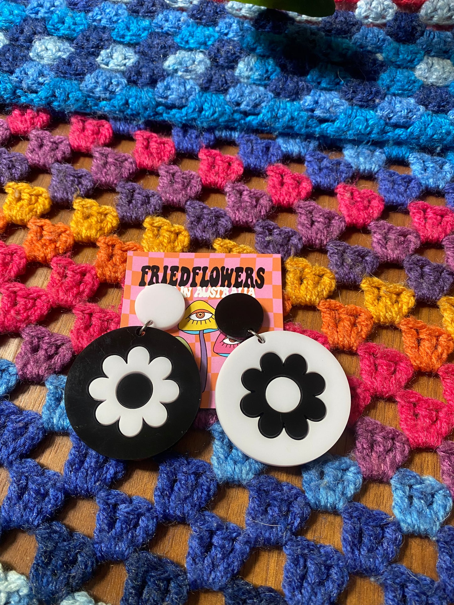 Daisy Mod Black and White Flower Earrings