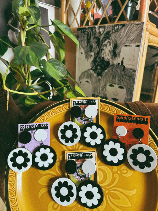 Daisy Mod Black and White Flower Earrings
